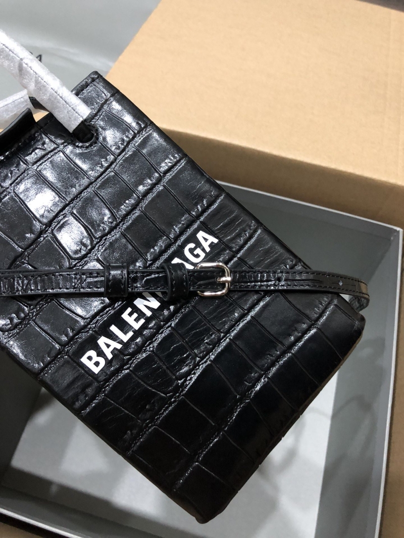 Ba1en*iaga shopping bags